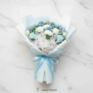 hand bouquet bunga biru putih dengan wrapping pastel untuk hadiah ulang tahun wisuda anniversary