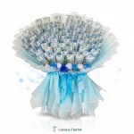 hand bouquet uang kipas besar warna biru dengan bunga hias untuk hadiah wisuda ulang tahun pernikahan