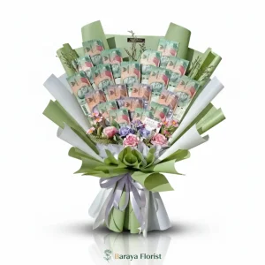 hand bouquet uang warna hijau dengan susunan kipas besar dan bunga pastel untuk hadiah wisuda ulang tahun pernikahan
