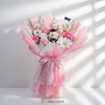 hand bouquet wisuda pink dengan boneka teddy