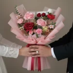 hand bouqut prewedding romantis