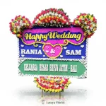 papan bunga wedding bentuk love warna cerah